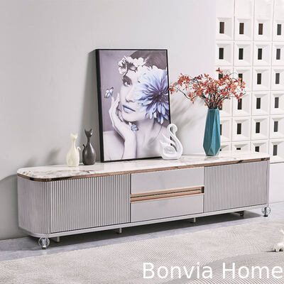 Σύγχρονη σχεδίαση πολυτελή ξύλινη τηλεόραση στέκεται στο σπίτι έπιπλα συρτάρι αποθήκευση μαρμάρινο σχιστόλιθο πάνω μεγάλο μακρύ ξύλινο σαλόνι TV ντουλάπι